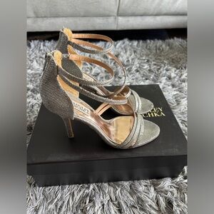 Badgley Mischka Landmark Platino Diamond Heels Sz 7.5